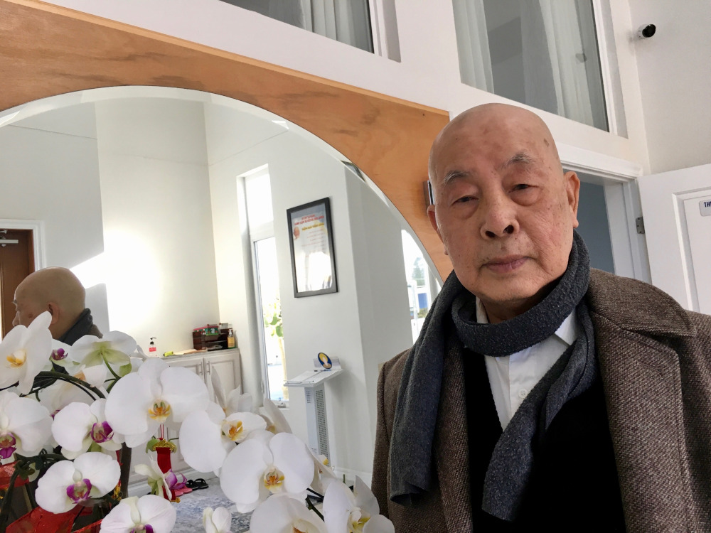 authorPhoto