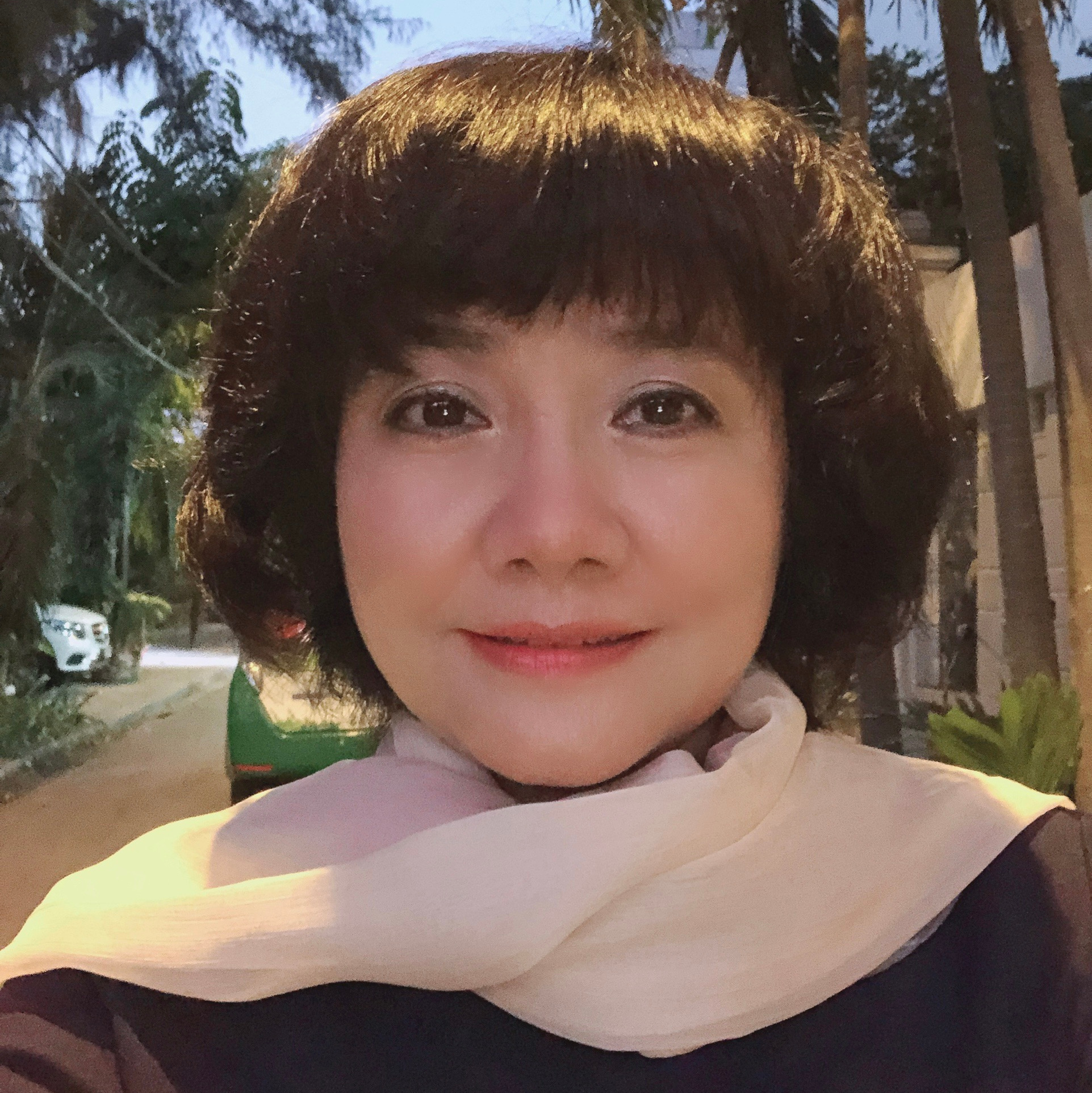 authorPhoto